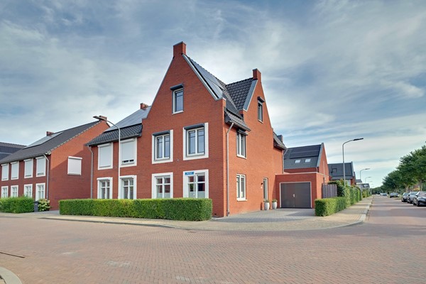Te koop: Familiehuis (2-onder-1 kapwoning) gelegen in één van de mooiste wijken van Zevenaar! 